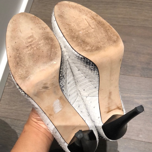 STUART WEITZMAN Grey/White Rowin Snakeskin Heel - Picture 5 of 6